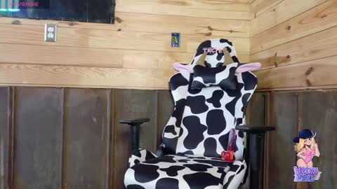 Wrenn Divine online show from January 8, 2025, 5:48 pm