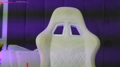 Dee online show from December 16, 2025, 4:12 pm