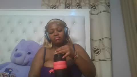 Snapshot of periwinkle20 chatting on April 15, 2026, 6:37 pm Taurus online show from April 15, 2026, 6:37 pm