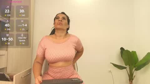 Snapshot of perla_hot4u chatting on February 16, 2026, 12:56 pm online show from February 16, 2026, 12:56 pm