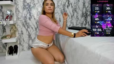 Perla Thompson online show from February 16, 2025, 9:59 pm