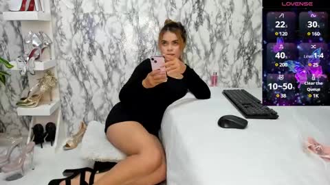 Perla Thompson online show from February 22, 2025, 12:49 am