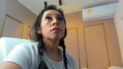 PerlaPreciosa online show from November 16, 2025, 3:56 am