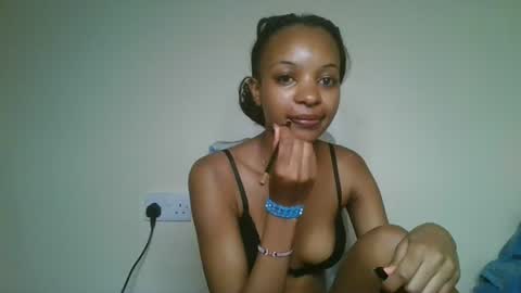 Snapshot of petal_palette chatting on June 21, 2026, 7:55 am Lolly online show from June 21, 2026, 7:55 am