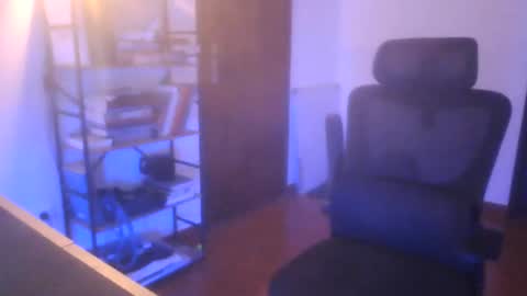 peter_coat online show from July 4, 2026, 11:55 pm