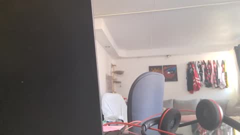 Snapshot of peterskinny24 chatting on October 28, 2025, 5:48 pm ttps VF8L9ABFMref wl share online show from October 28, 2025, 5:48 pm