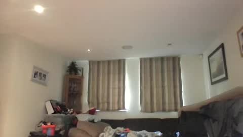 petez0305 online show from October 7, 2025, 11:51 am