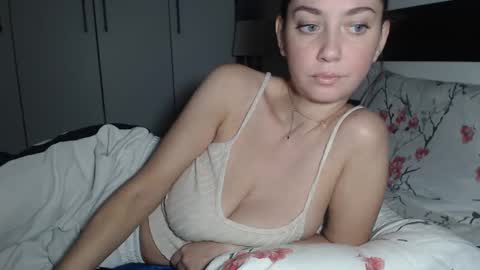 petite_danielle online show from October 4, 2025, 6:17 pm