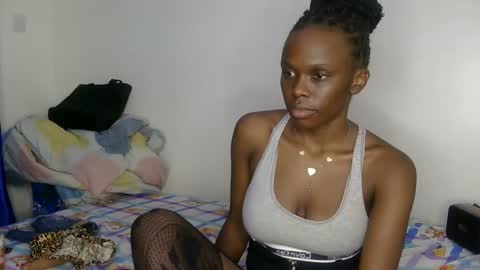 Snapshot of petite_desiree chatting on April 19, 2026, 6:54 pm Desiree online show from April 19, 2026, 6:54 pm