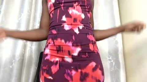 Snapshot of petite_freakette chatting on March 5, 2026, 3:08 pm Moon online show from March 5, 2026, 3:08 pm