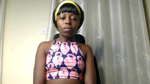 Snapshot of petite_freakette chatting on April 16, 2026, 9:39 pm Moon online show from April 16, 2026, 9:39 pm
