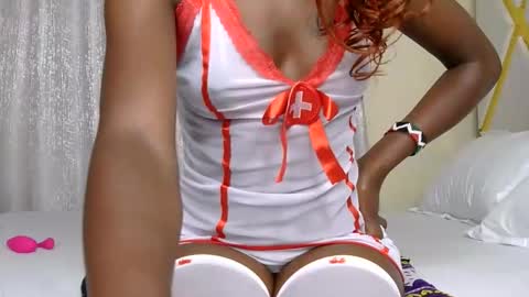 Snapshot of petite_freakette chatting on May 31, 2026, 8:32 pm Moon online show from May 31, 2026, 8:32 pm