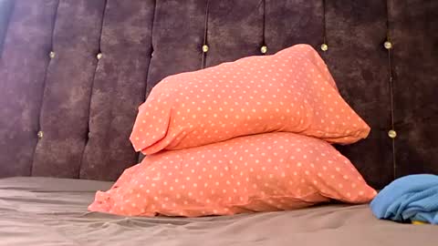 Petite loverr online show from July 14, 2026, 5:56 am