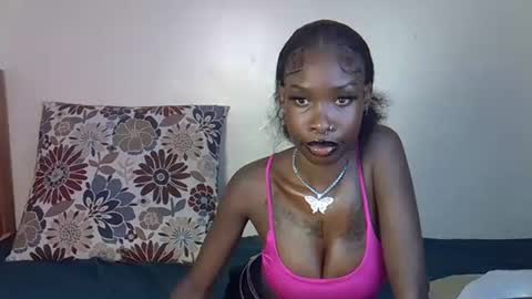 Snapshot of petite_lunar chatting on October 21, 2025, 9:04 pm Lunar online show from October 21, 2025, 9:04 pm