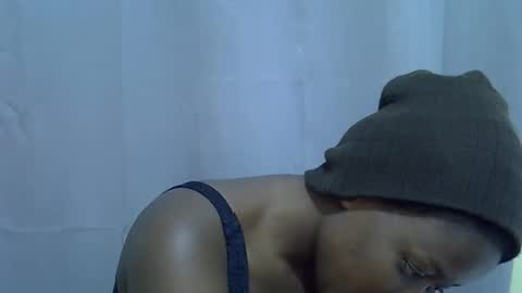 petite_melan online show from October 7, 2025, 5:21 pm