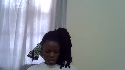 petite_melan online show from November 11, 2025, 10:04 am