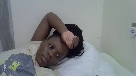 petite_melan online show from December 17, 2025, 8:26 pm