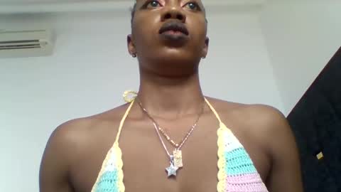 petite_princes online show from December 5, 2024, 8:55 am