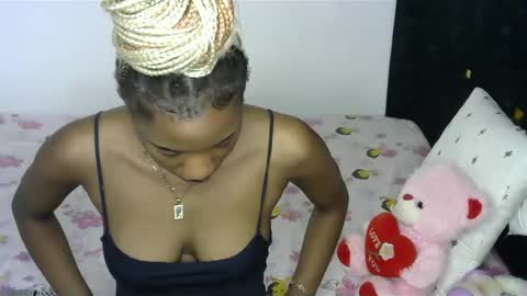 petite_princes online show from December 6, 2024, 8:15 am