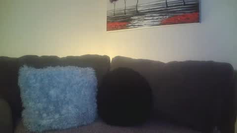 petite treat  online show from February 15, 2025, 6:33 am