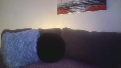 petite treat  online show from March 6, 2025, 9:58 am