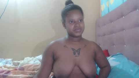 petitechocolatemommy online show from November 29, 2025, 7:06 pm