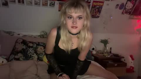 Crystal online show from October 15, 2025, 1:50 am