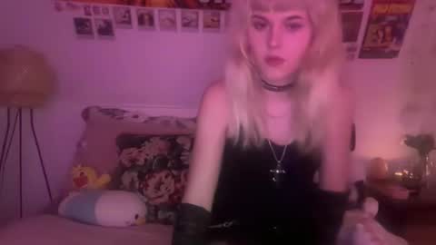 Crystal online show from October 15, 2025, 8:20 pm