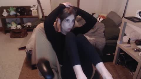 Snapshot of petitecut chatting on February 12, 2025, 4:12 am caracal online show from February 12, 2025, 4:12 am