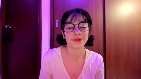 Lunna online show from December 18, 2024, 3:26 am