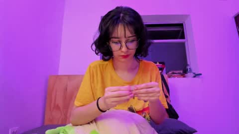 Lunna online show from December 19, 2024, 1:28 am