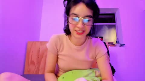 Lunna online show from December 21, 2024, 2:19 am