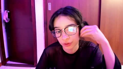 Lunna online show from February 2, 2025, 5:21 am