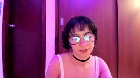 Lunna online show from March 1, 2025, 1:53 am