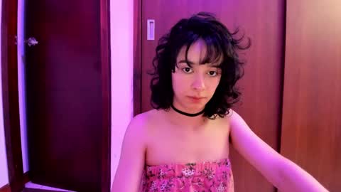 Lunna online show from March 8, 2025, 1:17 am