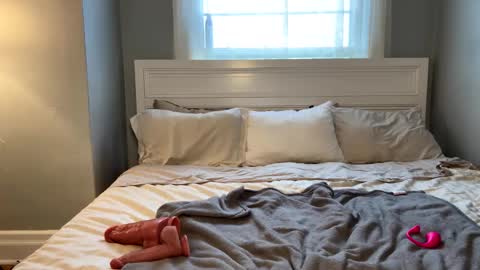 Bella online show from April 13, 2026, 9:09 pm