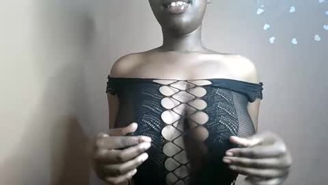 Snapshot of petitemomma76379 chatting on June 6, 2026, 5:23 am sexy chocolate online show from June 6, 2026, 5:23 am