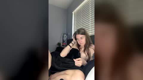 Snapshot of petiteratt chatting on July 1, 2026, 9:58 pm I am very new and dont know what im doing lol online show from July 1, 2026, 9:58 pm