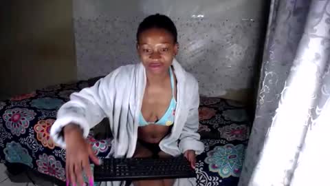 Snapshot of petitesammy chatting on May 13, 2026, 6:05 pm petitesammy online show from May 13, 2026, 6:05 pm