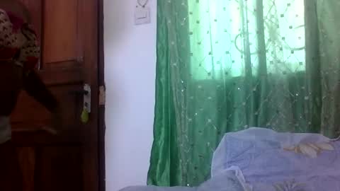 Snapshot of petitesweetchiq chatting on September 29, 2025, 9:03 am petitesweetchiq online show from September 29, 2025, 9:03 am