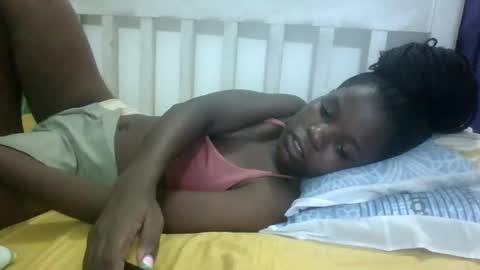Snapshot of petitesweetchiq chatting on October 9, 2025, 6:39 pm petitesweetchiq online show from October 9, 2025, 6:39 pm