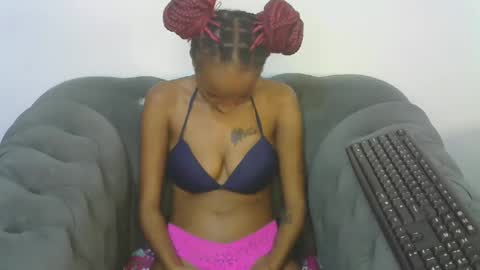 Snapshot of petitpearl chatting on February 22, 2025, 2:52 pm petitpearl online show from February 22, 2025, 2:52 pm