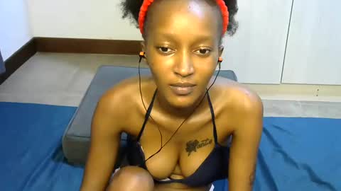 Snapshot of petitpearl chatting on March 4, 2025, 9:11 pm petitpearl online show from March 4, 2025, 9:11 pm