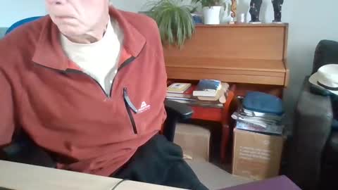 Snapshot of petitwilly chatting on February 19, 2025, 10:12 am petitwilly online show from February 19, 2025, 10:12 am