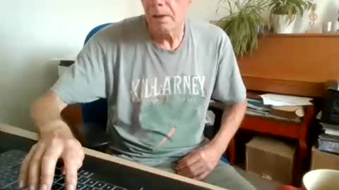 Snapshot of petitwilly chatting on July 7, 2026, 8:40 am petitwilly online show from July 7, 2026, 8:40 am
