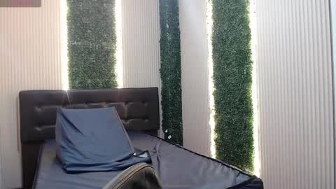 Moon  online show from November 25, 2025, 11:21 am