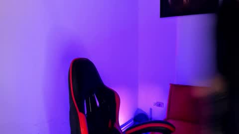 Snapshot of peytonbox chatting on December 3, 2025, 11:30 am peytonbox online show from December 3, 2025, 11:30 am