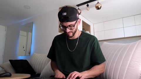 phantom_bigger1 online show from November 27, 2025, 2:30 pm