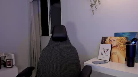 Phil.   INDEPENDENT MODEL online show from April 8, 2026, 3:28 am