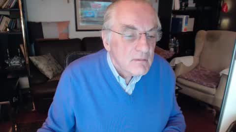 Snapshot of philoumis2 chatting on January 15, 2025, 11:40 pm Philippe online show from January 15, 2025, 11:40 pm